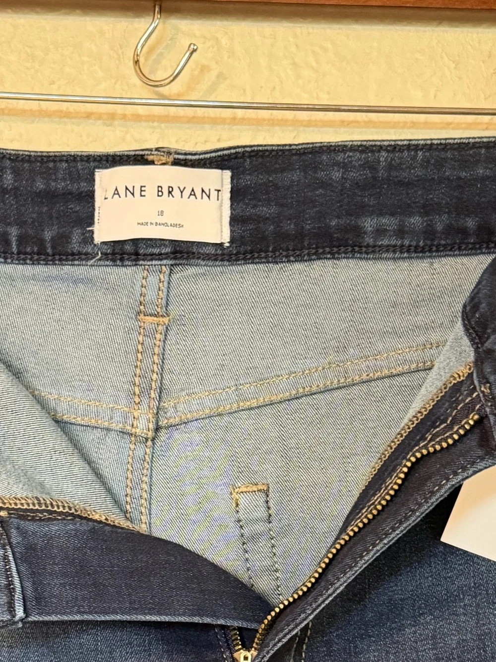 Lane Bryant Mid Rise Signature Fit Straight Ankle Flex Magic Waistband Jeans 18